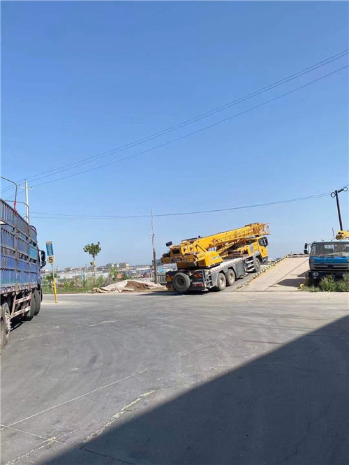 南充市25吨吊车的租赁价格大概是多少？